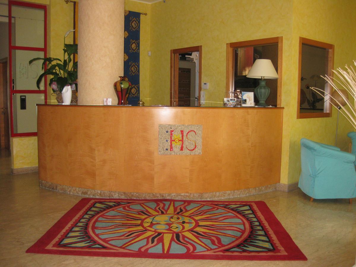 Hotel Silvi シルヴィ・マリーナ エクステリア 写真